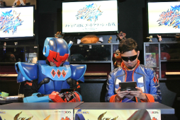 画像集#025のサムネイル/「ガイストクラッシャーゴッド」の発売記念イベント「メディア対抗!!ゴッドクラッシュ作戦!!」が開催。リニューアルされたコラボメニューも試食してきた