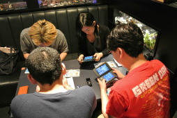 画像集#027のサムネイル/「ガイストクラッシャーゴッド」の発売記念イベント「メディア対抗!!ゴッドクラッシュ作戦!!」が開催。リニューアルされたコラボメニューも試食してきた