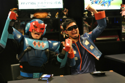 画像集#029のサムネイル/「ガイストクラッシャーゴッド」の発売記念イベント「メディア対抗!!ゴッドクラッシュ作戦!!」が開催。リニューアルされたコラボメニューも試食してきた