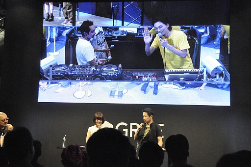 画像ギャラリー No.010のサムネイル画像 / タクヤ役の杉田智和さんとユキ役の花澤香菜さんが登場。トーク,アテレコ,DJプレイなどが行われた「消滅都市」のトークイベントをレポート