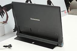 画像集#006のサムネイル/折りたたみ式スタンド付きタブレット「YOGA Tablet 2」発表。ほぼ同一スペックでWindows 8.1モデルとAndroid 4.4モデルを用意