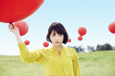 画像ギャラリー No.004のサムネイル画像 / 「白猫プロジェクト」新作テレビCM「スチール撮影篇」と「待つのが仕事篇」を公開
