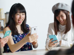 画像ギャラリー No.010のサムネイル画像 / 「白猫プロジェクト」新作テレビCM「スチール撮影篇」と「待つのが仕事篇」を公開