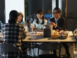 画像ギャラリー No.011のサムネイル画像 / 「白猫プロジェクト」新作テレビCM「スチール撮影篇」と「待つのが仕事篇」を公開