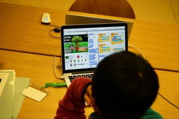 画像ギャラリー No.004のサムネイル画像 / 「城とドラゴン」を用いた児童向けのプログラミング教室が3月21日に開催