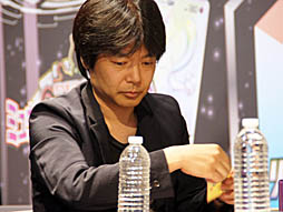 画像ギャラリー No.013のサムネイル画像 / 優勝はプロ棋士の藤井 猛選手。ウメハラ選手や岡本信彦さんなど,各界の有名人が集まった「ポケモンカード ミュウツーHR争奪戦」の模様をお届け