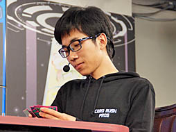 画像ギャラリー No.025のサムネイル画像 / 優勝はプロ棋士の藤井 猛選手。ウメハラ選手や岡本信彦さんなど,各界の有名人が集まった「ポケモンカード ミュウツーHR争奪戦」の模様をお届け