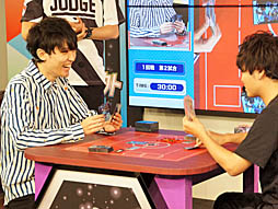 画像ギャラリー No.036のサムネイル画像 / 優勝はプロ棋士の藤井 猛選手。ウメハラ選手や岡本信彦さんなど,各界の有名人が集まった「ポケモンカード ミュウツーHR争奪戦」の模様をお届け