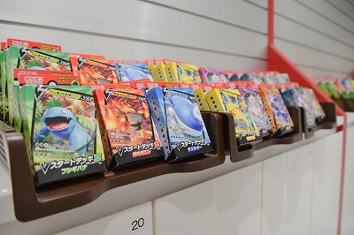 画像ギャラリー No.005のサムネイル画像 / 「ポケモンカードゲーム」,Vスタートデッキが50万個を販売