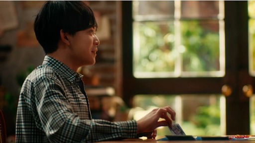 画像ギャラリー No.002のサムネイル画像 / 「ポケモンカードゲーム」,佐藤 健さん出演の新TVCMが公開