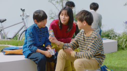 画像ギャラリー No.008のサムネイル画像 / 南沙良さんが出演するポケモンカードCM「それぞれの出会い」篇が本日公開