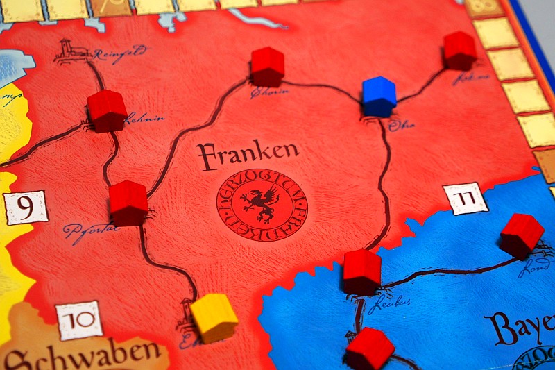 12世紀・欧州宗教戦争の覇者となれ。日本語版が登場したドイツの名作陣取りゲーム「王と枢機卿」レビューを掲載12世紀・欧州宗教戦争の覇者となれ。日本語版が登場したドイツの名作陣取りゲーム「王と枢機卿」レビューを掲載