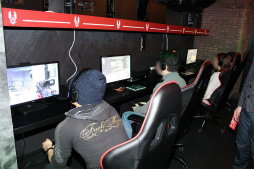 ���������꡼ No.010�Υ���ͥ������ / ����������γ��Ť����Τ��줿��Halo 5: Guardians ����סץ�ݡ��ȡ�ȯ������ޤ���ִ֤򥫥���ȥ�����ǥե��󤬽�ʡ