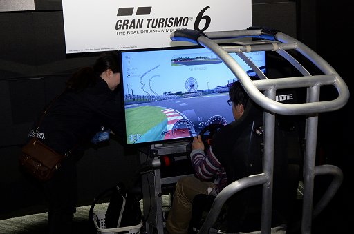 画像ギャラリー No.012のサムネイル画像 / PlayStationのイベント「みんなでできる!ファミリーパーク」をレポート。200インチ画面での試遊や,ヒーローの必殺技体験が楽しめる