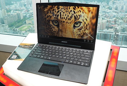 ꡼ No.001Υͥ / COMPUTEX13.93KGTX 870Mǥ奢M.2ܡƽ1.87kgGIGABYTEοޡΡPCʤʤ