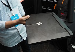 ꡼ No.002Υͥ / COMPUTEX13.93KGTX 870Mǥ奢M.2ܡƽ1.87kgGIGABYTEοޡΡPCʤʤ