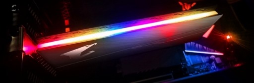 画像ギャラリー No.005のサムネイル画像 / PCIeスロット接続タイプで容量1TBの光るSSDがGIGABYTEから