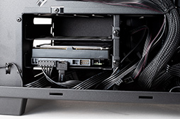 画像ギャラリー No.020のサムネイル画像 / 【PR】GIGABYTE製PCパーツで固めたゲームPC「AORUS GPC-01V」を試す。性能や使い勝手,拡張性も良好な1台だ