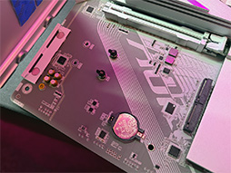 画像ギャラリー No.003のサムネイル画像 / パーツの付け外しや配線のしやすさに配慮した次世代CPU対応マザーボードをGIGABYTEが披露