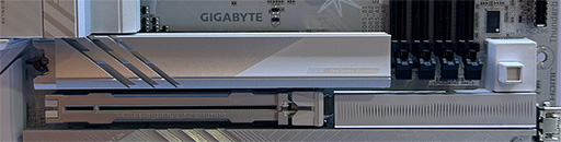 画像ギャラリー No.004のサムネイル画像 / パーツの付け外しや配線のしやすさに配慮した次世代CPU対応マザーボードをGIGABYTEが披露