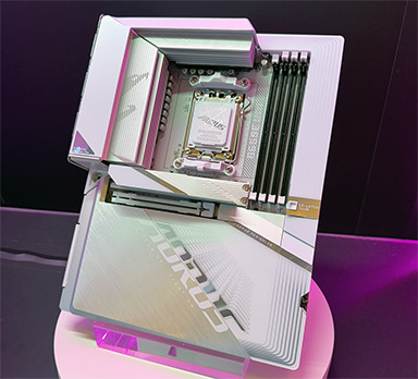 画像ギャラリー No.010のサムネイル画像 / パーツの付け外しや配線のしやすさに配慮した次世代CPU対応マザーボードをGIGABYTEが披露