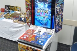 画像集#020のサムネイル/セガのTCG第3弾は,奥深い世界観のオリジナル作品に。「三国志大戦TCG」「ヒーローバンク バトルカード」の新情報も明らかとなった「セガTCG事業発表会」レポート