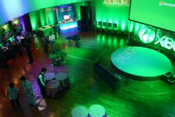 ꡼ No.003Υͥ / Xbox One EliteפȯRise of the Tomb Raiderפμµץ쥤ϪʤɡɤܤΡXbox One 紶պ 2015ȯɽݡ