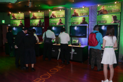 ꡼ No.004Υͥ / Xbox One EliteפȯRise of the Tomb Raiderפμµץ쥤ϪʤɡɤܤΡXbox One 紶պ 2015ȯɽݡ