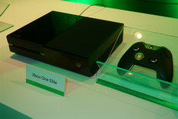 ꡼ No.035Υͥ / Xbox One EliteפȯRise of the Tomb Raiderפμµץ쥤ϪʤɡɤܤΡXbox One 紶պ 2015ȯɽݡ