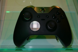 ꡼ No.036Υͥ / Xbox One EliteפȯRise of the Tomb Raiderפμµץ쥤ϪʤɡɤܤΡXbox One 紶պ 2015ȯɽݡ