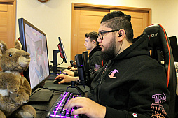 画像ギャラリー No.010のサムネイル画像 / 世界を代表するプロゲーマーチームFnaticの「レインボーシックスシージ」部門インタビュー。雰囲気づくりの秘訣は「メンバーと友達になること」