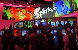 画像集#001のサムネイル/［E3 2014］「Splatoon」は撃ち合いの巧拙に関わらず，みんなで楽しく遊べるシューティング。試遊台でさっそくイカになってきた