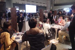 画像ギャラリー No.007のサムネイル画像 / リアル「スプラトゥーン」に老若男女が大はしゃぎ。最新ゲームから伝統ゲームまで,ちょっと気になったブースをお届けする「闘会議2015」レポート