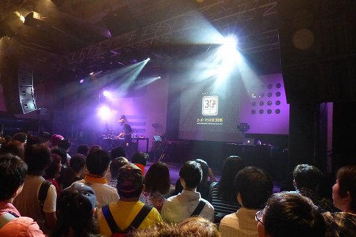 画像ギャラリー No.002のサムネイル画像 / マリオの誕生日に開催された「スーパマリオ30祭」をレポート。生みの親である宮本 茂氏,手塚卓志氏,近藤浩治氏がゲストともに30周年を祝福