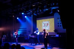 画像ギャラリー No.009のサムネイル画像 / マリオの誕生日に開催された「スーパマリオ30祭」をレポート。生みの親である宮本 茂氏,手塚卓志氏,近藤浩治氏がゲストともに30周年を祝福