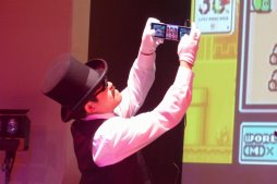 画像ギャラリー No.010のサムネイル画像 / マリオの誕生日に開催された「スーパマリオ30祭」をレポート。生みの親である宮本 茂氏,手塚卓志氏,近藤浩治氏がゲストともに30周年を祝福