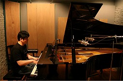 ���������꡼ No.004�Υ���ͥ������ / ��TERRA BATTLE�ס��᤯��100��DL��ã��������ץ쥤�γ�ȯ���Ϥʤɡ֥���������ɥ����������פ�3���󤬻�ư