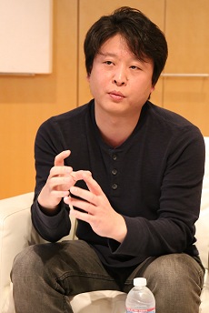 画像集#017のサムネイル/モバイルでゲームは少人数開発へ回帰するのか。「TERRA BATTLE」開発座談会レポート。え,プログラマも各デザイナーも1人ずつ?