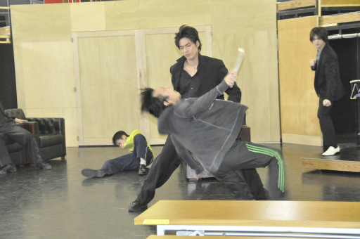 画像ギャラリー No.011のサムネイル画像 / 舞台「龍が如く」メディア向け公開稽古の模様をレポート。キャスト陣のハマり具合と制作陣の並々ならぬ意気込みを確認できた