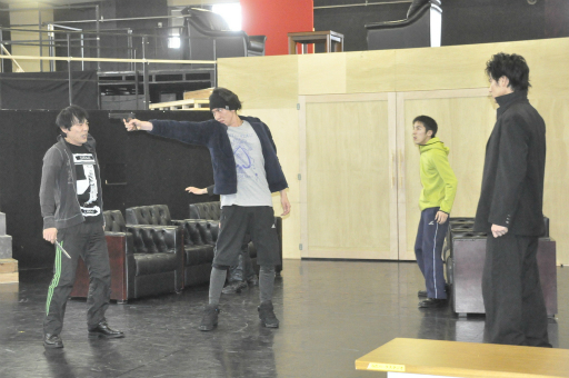 画像ギャラリー No.013のサムネイル画像 / 舞台「龍が如く」メディア向け公開稽古の模様をレポート。キャスト陣のハマり具合と制作陣の並々ならぬ意気込みを確認できた