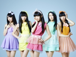 画像集#002のサムネイル/「ようこそ!ファミーユへ」が東京女子流とタイアップ。テーマソングが公開に