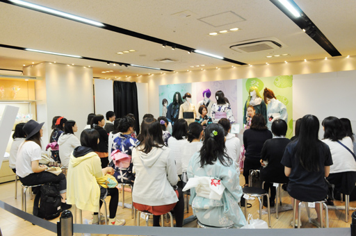 画像ギャラリー No.006のサムネイル画像 / 「明治東亰恋伽」と老舗百貨店が“和”のコラボ。伊勢丹新宿店で開催された「和の事はじめ×めいたん呉服店」のレポートをお届け