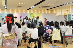 画像ギャラリー No.007のサムネイル画像 / 「明治東亰恋伽」と老舗百貨店が“和”のコラボ。伊勢丹新宿店で開催された「和の事はじめ×めいたん呉服店」のレポートをお届け