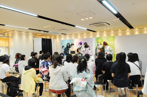 画像ギャラリー No.009のサムネイル画像 / 「明治東亰恋伽」と老舗百貨店が“和”のコラボ。伊勢丹新宿店で開催された「和の事はじめ×めいたん呉服店」のレポートをお届け