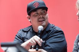 ������#004�Υ���ͥ���/��TGS 2014�ϥ��ХåȤ��臘���������ȸ����ɽ��֥����꡼�ʡפλ��郎���餫�ˤʤä���Mad Catz�֡�����Ŵ��7�׾Ҳ𥤥٥�Ȥ����ͤ��ݡ���