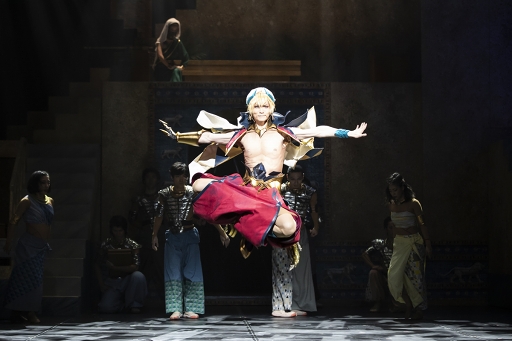 画像ギャラリー No.008のサムネイル画像 / 観客もウルクの街の一員になった――「Fate/Grand Order THE STAGE -絶対魔獣戦線 バビロニア-」 ゲネプロレポート