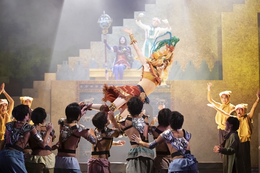 画像ギャラリー No.018のサムネイル画像 / 観客もウルクの街の一員になった――「Fate/Grand Order THE STAGE -絶対魔獣戦線 バビロニア-」 ゲネプロレポート