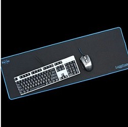 画像ギャラリー No.008のサムネイル画像 / メカニカルキースイッチ採用で1万円強の台湾FoxXray製ゲーマー向け英語キーボードが国内発売。大型マウスパッドも