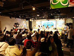 画像ギャラリー No.004のサムネイル画像 / 「ぷよぷよ」シリーズ24周年記念番組「ぷよきねんテレビ」のオープニングの模様をレポート。「Red Bull 5G 2015」の採用が発表された「ぷよぷよテトリス」の情報も明らかに