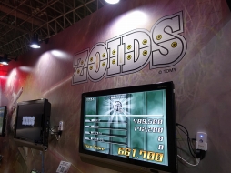 ²èÁü½¸#003¤Î¥µ¥à¥Í¥¤¥ë/¡ÎTGS 2014¡Ï¡ÖZOIDS Material Hunters¡Ê²¾Âê¡Ë¡×¤Ç¥·¡¼¥ë¥É¥é¥¤¥¬¡¼¤È¶¦¤Ë¥Õ¥£¡¼¥ë¥É¤ò¶î¤±È´¤±¤Æ¤¤¿¡£¥Ö¥í¡¼¥É¥á¥Ç¥£¥¢¥Ö¡¼¥¹¥ì¥Ý¡¼¥È